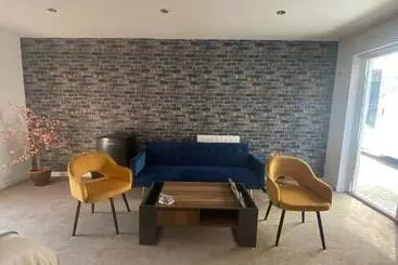 Pensió Large Room With Garden Area With Direct Access Onto Beach