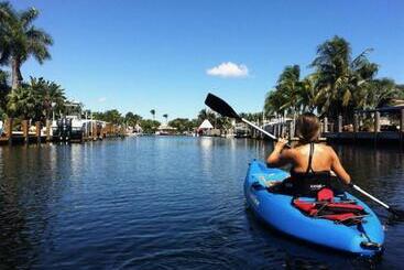 Pensjonat Private Guest Suite On The Water W/pool & Kayaking