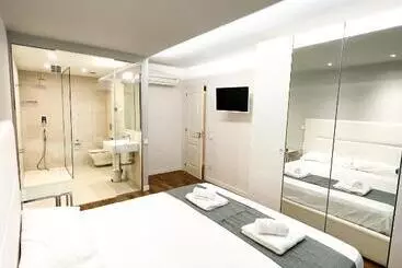 تختخواب و صبحانه Botafoch Luxury Room