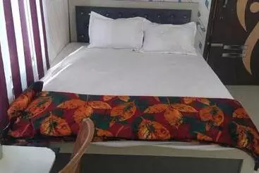Spot On Hotel The City Rooms