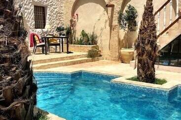 Bed and Breakfast Riad Dar El Caid   Palais Xiii Siecle