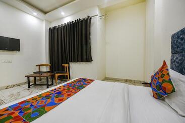 Отель Fabexpress Divya Villa