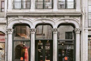 Отель Le Petit Hôtel Vieux Montréal | Notre Dame