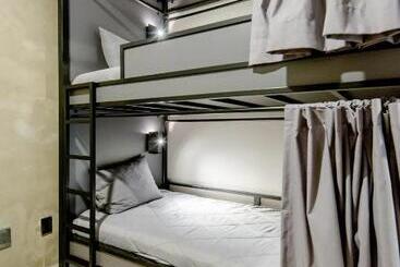 هاستل Bed In Mixed Room Herold Homes