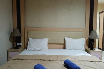 Collection O 93163 Hotel Grand Kartika