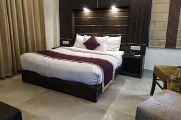 Hotel Holiday Highlights By Dvm India