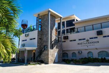 هتل آپارتمان Playa Palmera Beach Resort