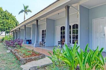 Spot On 91798 Hotel Grand Mutiara