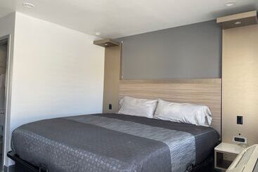 Bronco Motel South Central