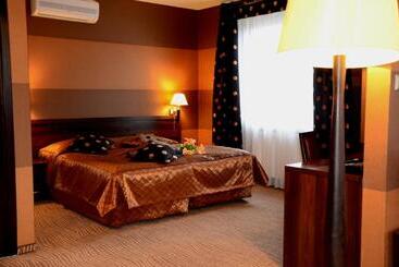 Hotelli Azalia & Spa