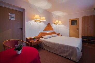 호텔 Dom Wczasowy Kormoran Niechorze   300m Od Plaży