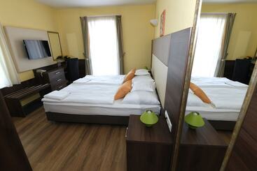 Jade Hotel Ezüsthíd