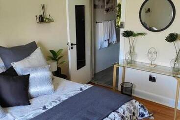 膳宿费 One Three Nine On Roberts