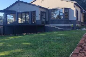 پانسیون One Three Nine On Roberts