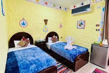 تختخواب و صبحانه Nukud Guest House