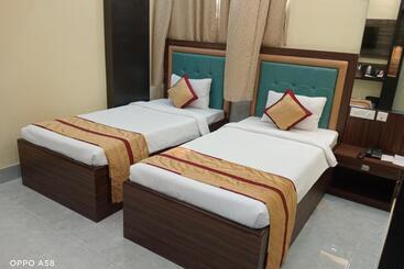 膳宿费 Shangri La