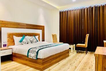 בית מלון כפרי Grand White 350 Mtr From Golden Temple