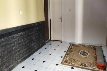 ホテル Oyo 93528 Guest House Zidan 21