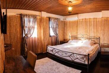 פנסיון Complex Arbanashki Style Panoramic View With Summer And Winter Terrace, Sauna, Children S And Adult