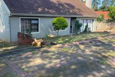 پانسیون M D J Hayfields Guest House