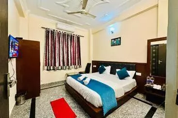 Vadamia Hotels