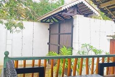 Huoneistohotelli Villa Wasana Galle