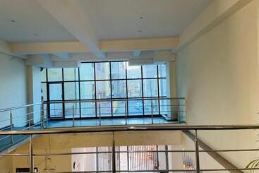 Schronisko Abuzz Oxfordcaps Cedar Homes