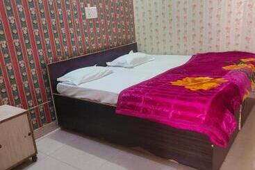 호텔 Shri Ram Mandir Seva