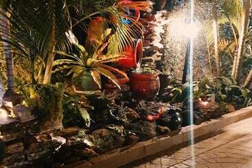 אתר נופש Ambur Gardens Nalya