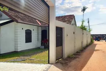 Hotelli Villa Risithenmi