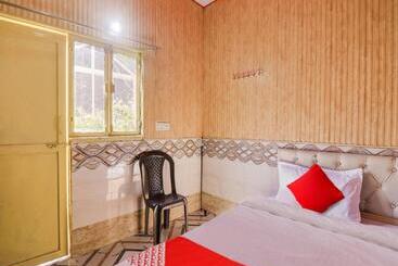 Panzió Krishna Red Rose Guest House  In Bhimtal, Nainital