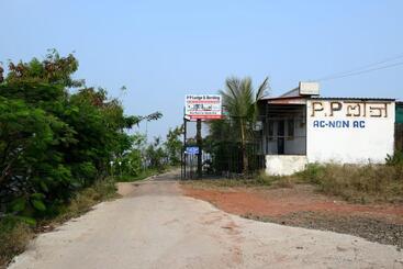 Hotel P P Lodging