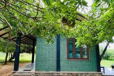 Yala Ying Yang Hostel & Camping