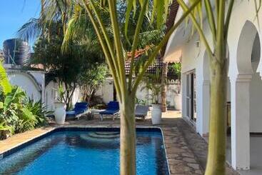 Bed & Breakfast Ukaya Villa