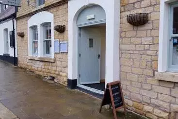 هتل Sanctuary Inn