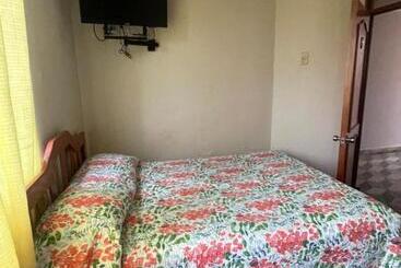 پانسیون Hostal Alborada