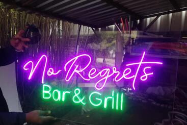 هاستل No Regrets