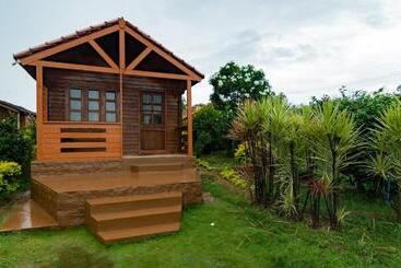 Hotel Leo Woods Hampi River View