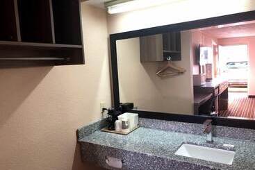 בית מלון כפרי Legacy Inn  Gallatin