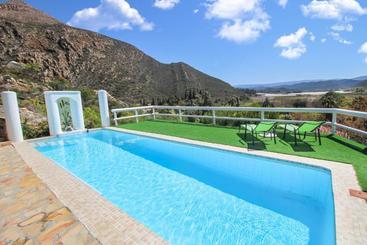 Жильё для туристов Montagu Little Sanctuary Hot Spring Access At Reduced Price