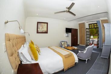 فندق River Meadow Manor