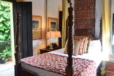 هتل The Gallery Inn