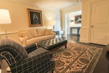 Hotell The Park On Main