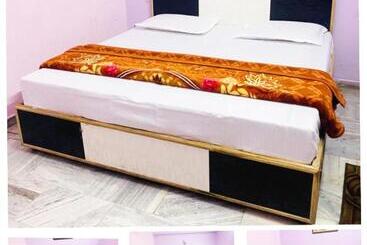 בית מלון כפרי Hari Ganga Near By Bus And Railway Station