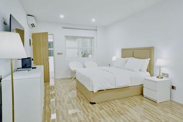 هتل Akomadoo Retreat