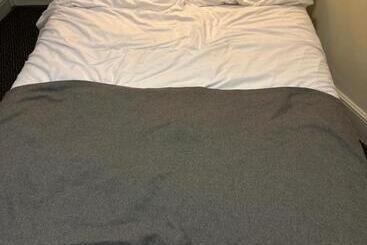 מלון כמוסות 81 Causeyware Road