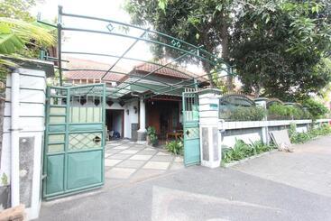 ホテル Oyo 93247 Pondok Pariwisata
