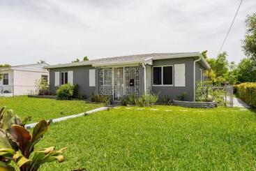 بنسيون Modern Comfort: Studio Retreat