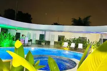 هتل Khách Sạn Khang điền 2