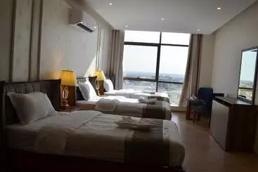 Huoneistohotelli Larissa Suites